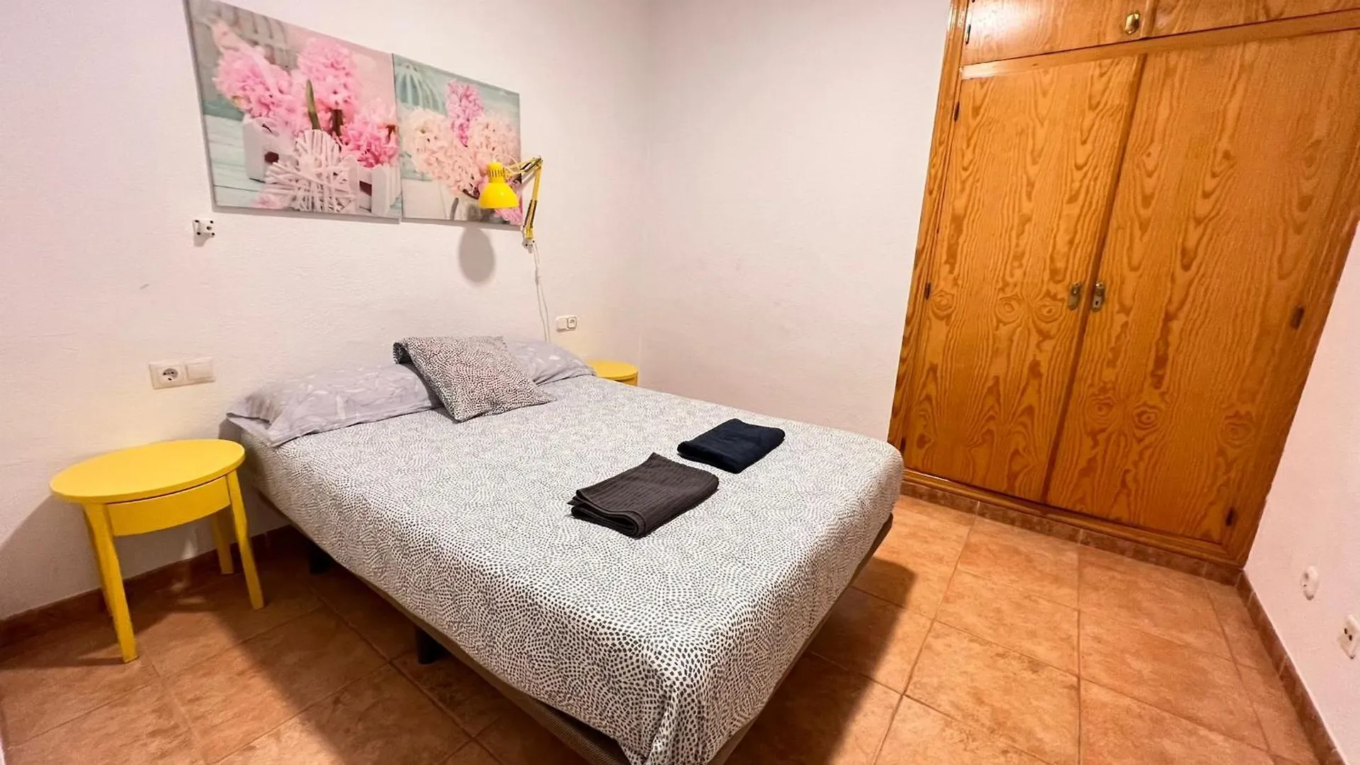 S2 Plaza Merced Parking Gratis Historic Center Málaga 0*,  İspanya